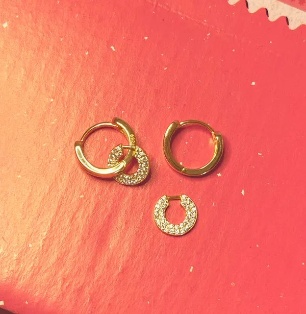 Gold_And_White_Circle_Earrings_For_Women